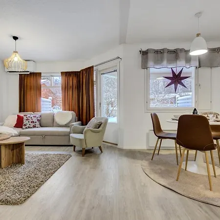 Arctic Hideaway - Sauna, Fireplace And Parking アパート *